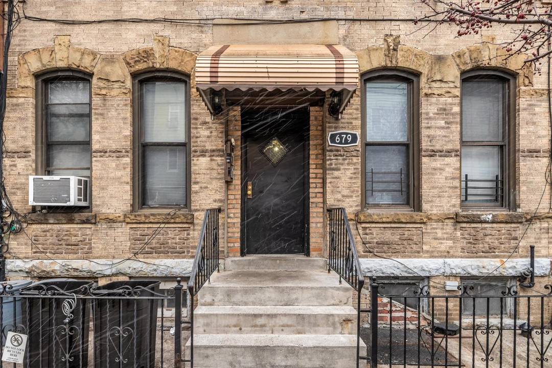 Six Family Home For Sale in Ridgewood !