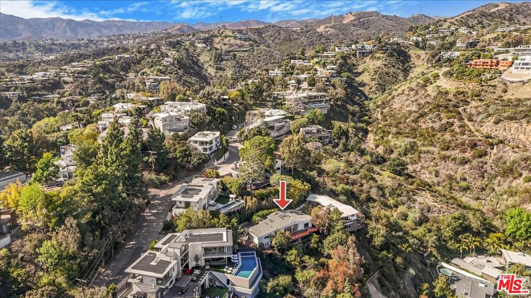 960 N Tigertail Rd 2BR Brentwood La