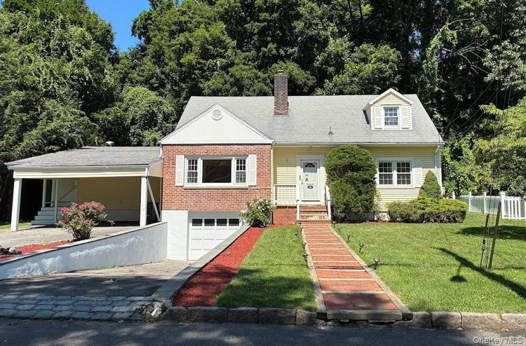Don't miss this wonderful 5 bedroom 3 bath home located in a convenient Greenvale section of Eastchester !