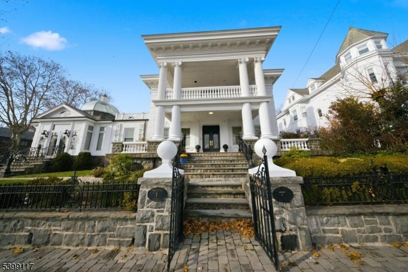 Commanding one of the most extraordinary viewpoints on the Hudson, 1 Hamilton Ave delivers a level of presence rarely found in the New York metro market.