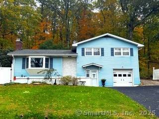 Beautifully well maintained Split Level in the King Street Area.