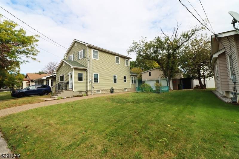 Welcome to this beautifully cared for home offering a perfect blend of comfort, functionality and style.