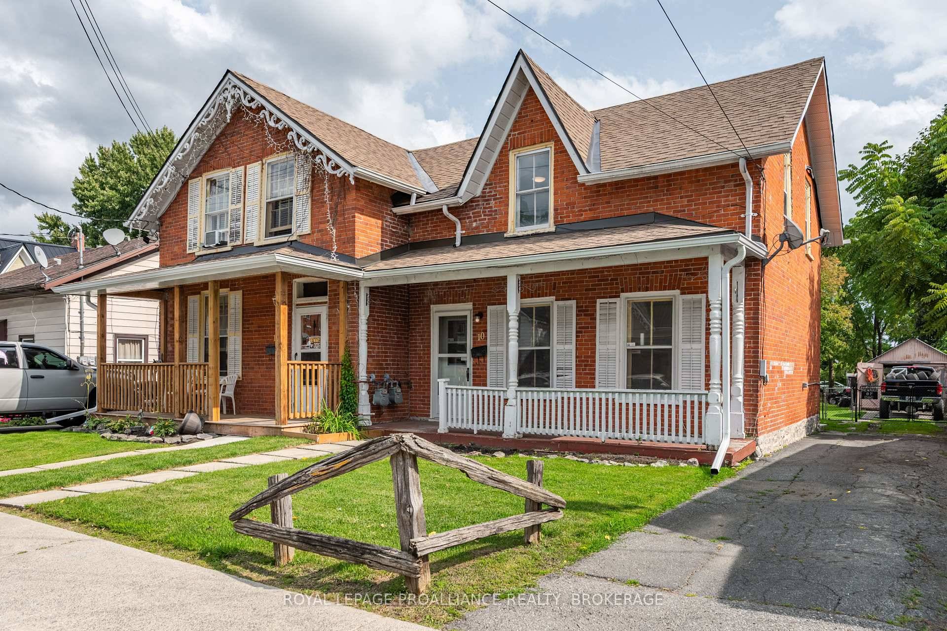 Investment opportunity in a central location in Napanee !