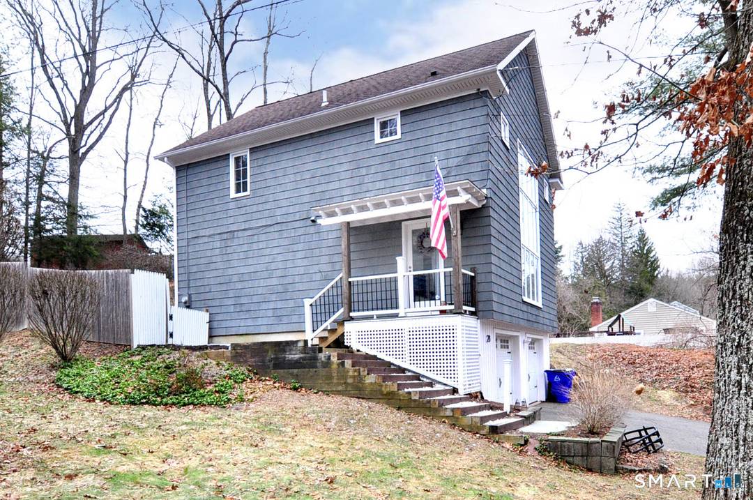 This beautifully maintained 3 bedroom, 1.