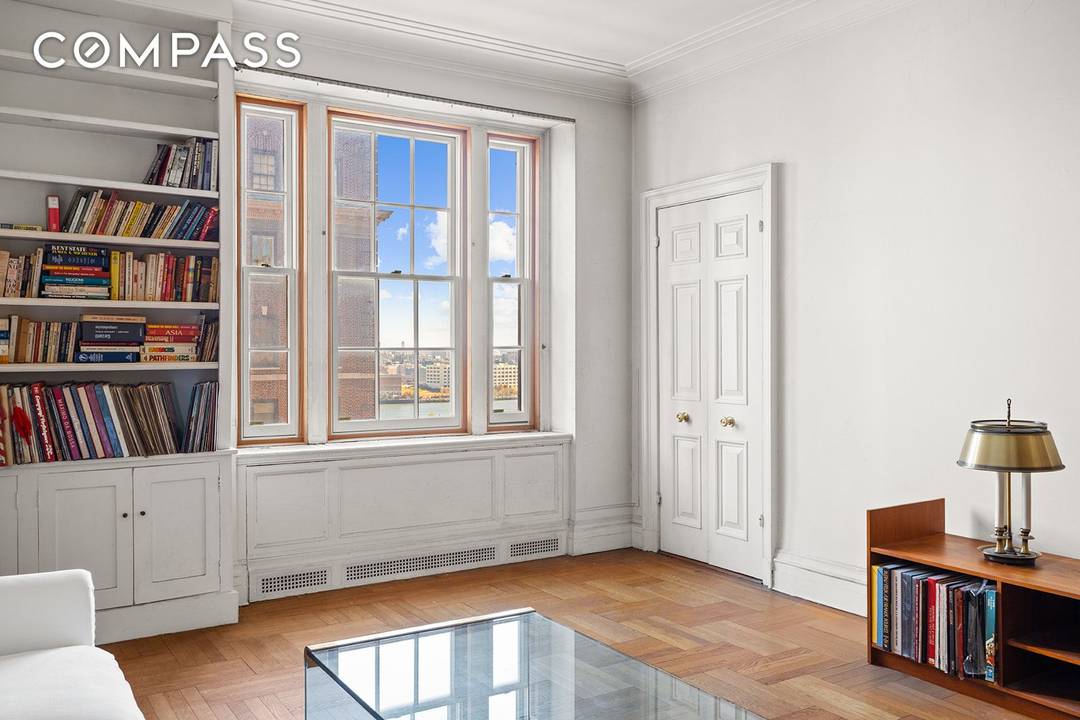 Welcome to 30 Sutton Place, Unit 12E an exquisite 1 bedroom, 1 bathroom cooperative residence offering a perfect blend of luxury and comfort.