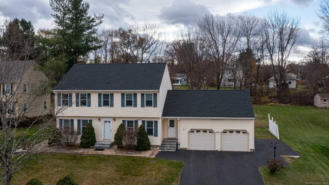 Welcome to this beautiful colonial set in a quiet, sought after neighborhood.