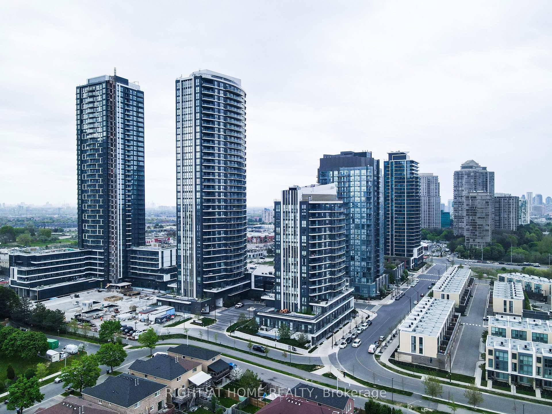 ONE BEDROOM AT PINNACLE PERLA TOWERS ONE OF THE BEST CONDO BUILDINGS IN THE HURONTARIO AREA WITH AN UNOBSTRUCTED VIEW RIGHT AT EGLINTON HURONTARIO.