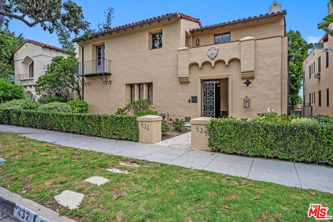 432   Smithwood Dr 6BR Beverly Hills La