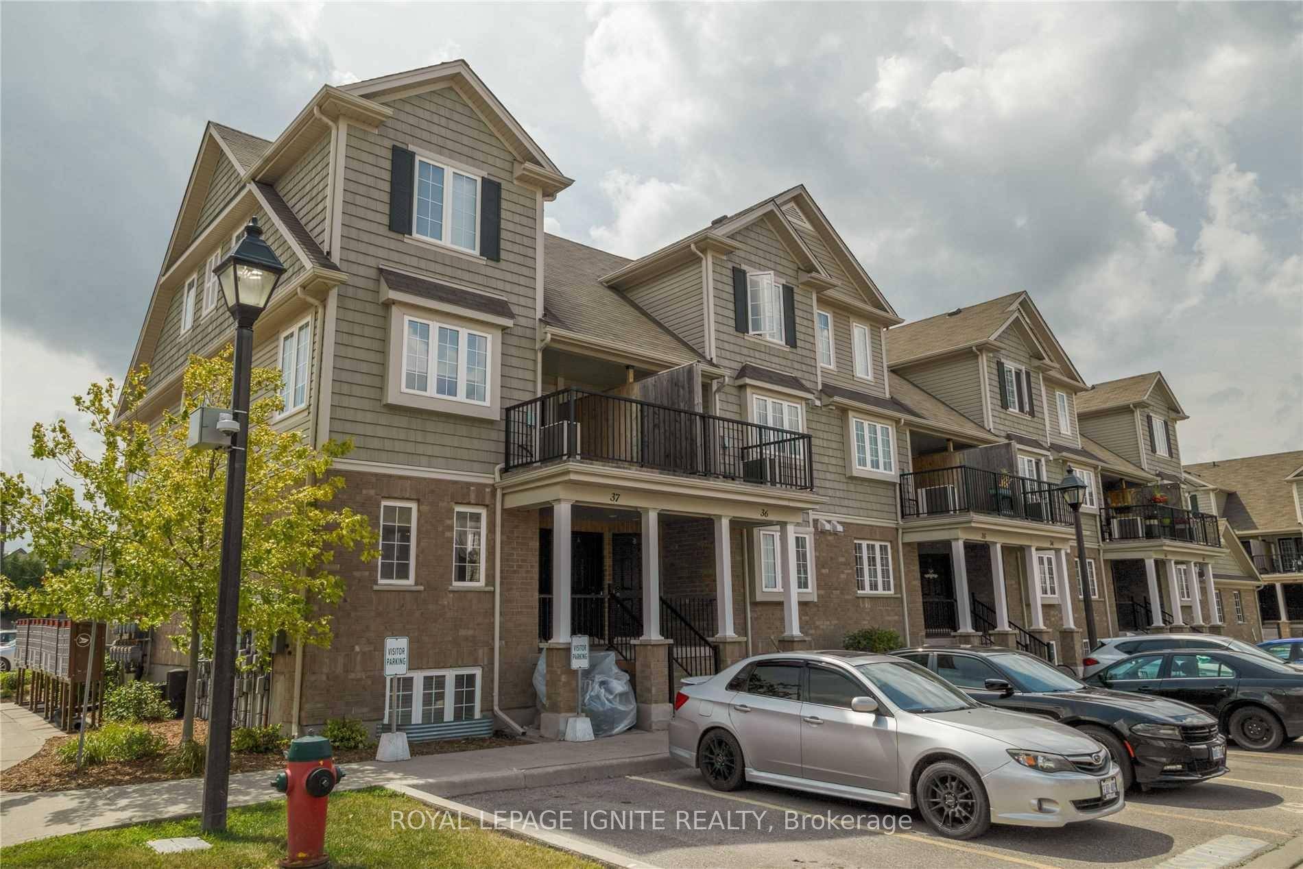 Welcome To This Bright amp ; Stunning 3 Bedroom amp ; 2 Washroom Stacked Condo Townhouse By The Lake.