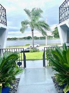 Beautifully Renovated 55 1 bed 1 bath, w stunning lake view offers easy breezy affordable Florida lifestyle !