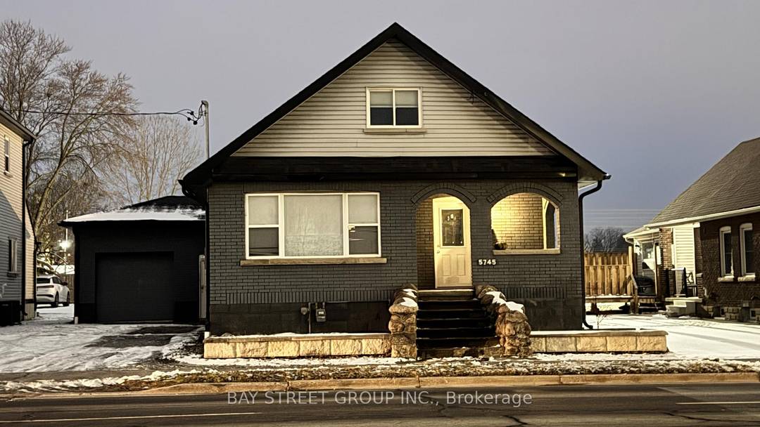 Bachelor Unit Available !