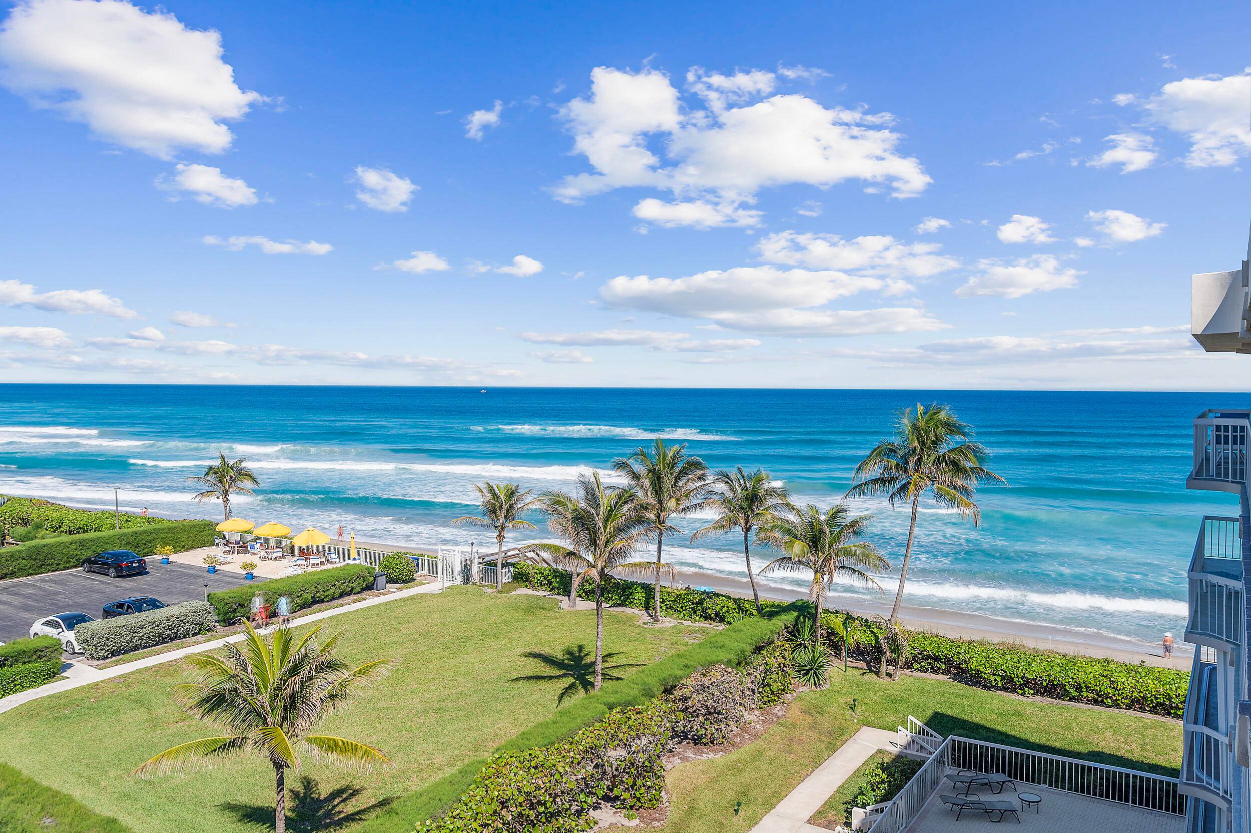 Top Floor with Sweeping Ocean ViewsLooking for breathtaking ocean views ?