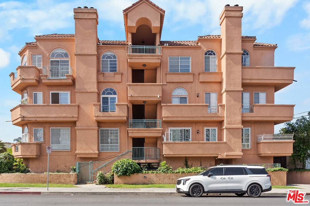 801   Lorraine Blvd 2BR Hancock Park La