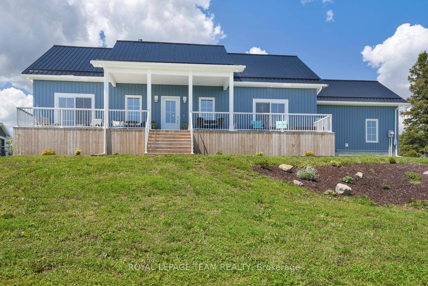 FABULOUS CUSTOM NEW BUILD WITH FULL UNOBSTRUCTED VIEW OF THE GALOP CANAL AND ST.