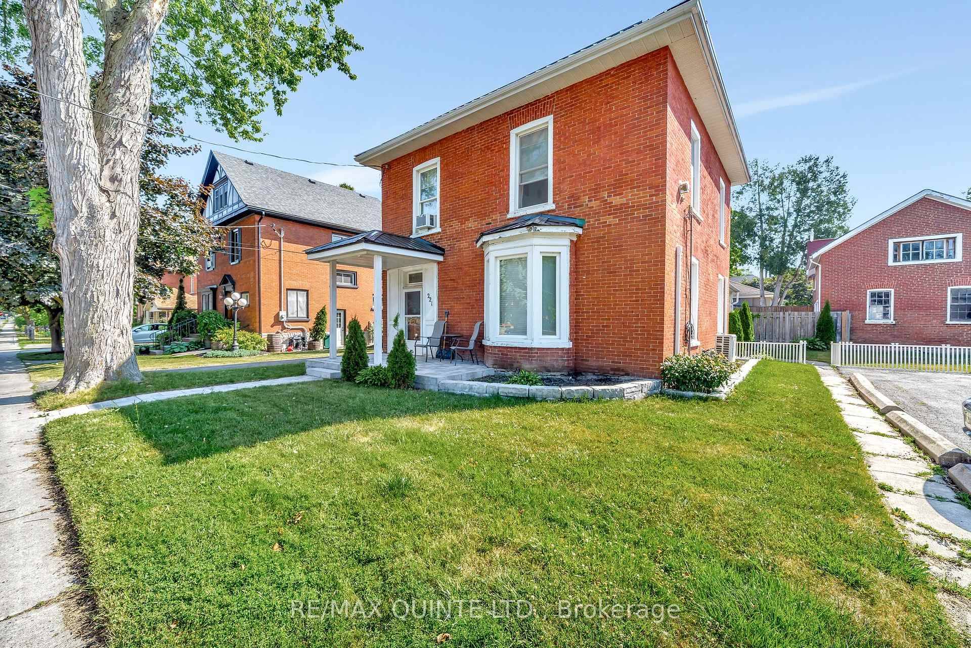 Prime East End Belleville location, directly across from the Corby Park Rose Garden !