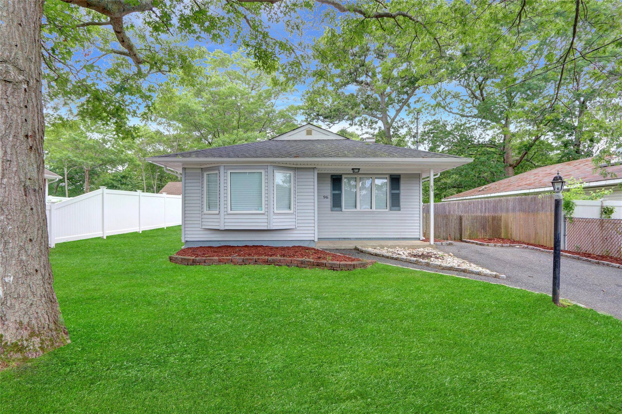 Move right into this 3 bedroom, Ranch style home, with updated kitchen, granite counter and stainless steel appliances, updated bathroom, updated flooring, new carpeting, fresh paint, etc.