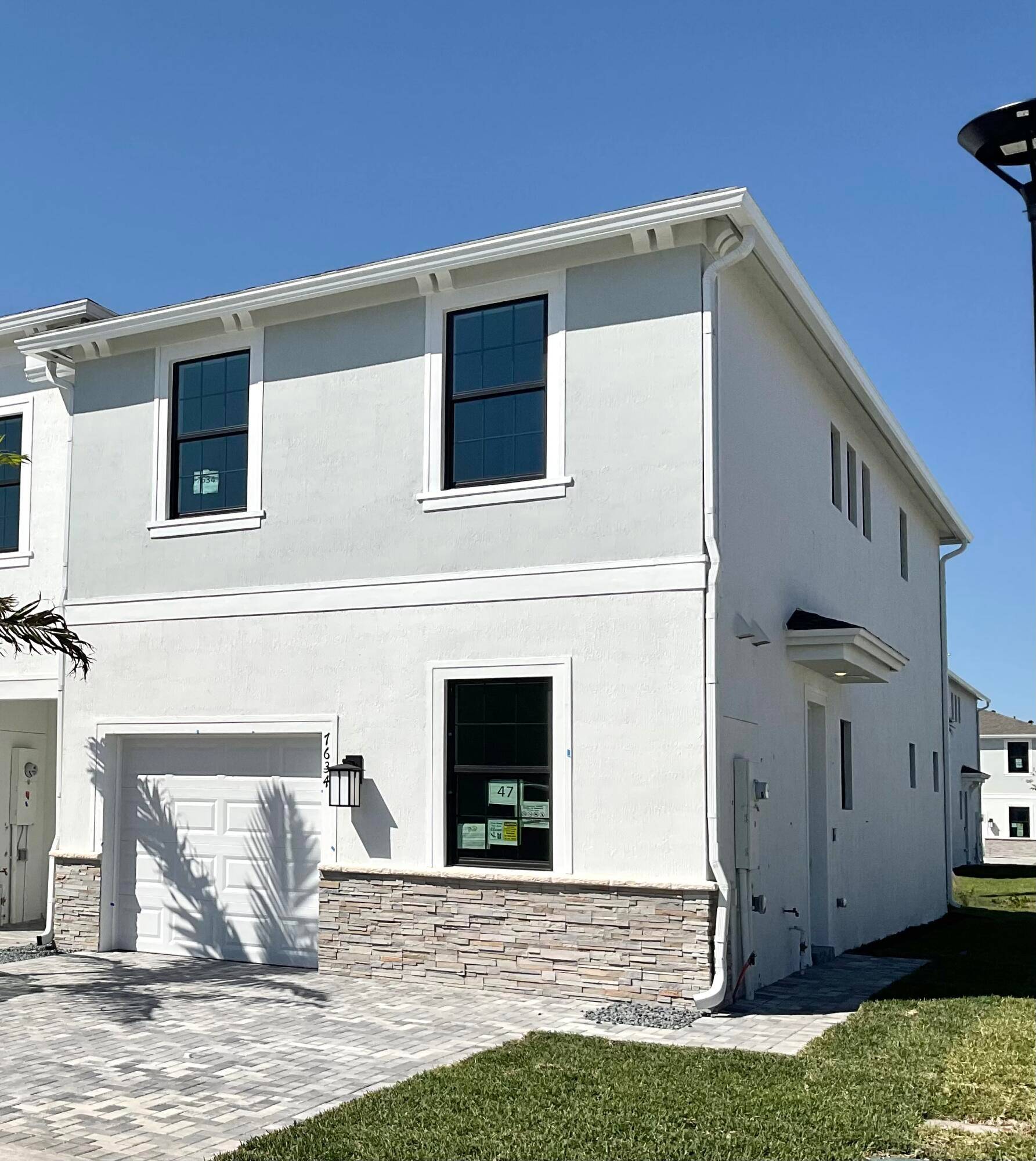 NEW CONSTRUCTION Welcome to Pulte's Newest Townhome Community of Camellia.