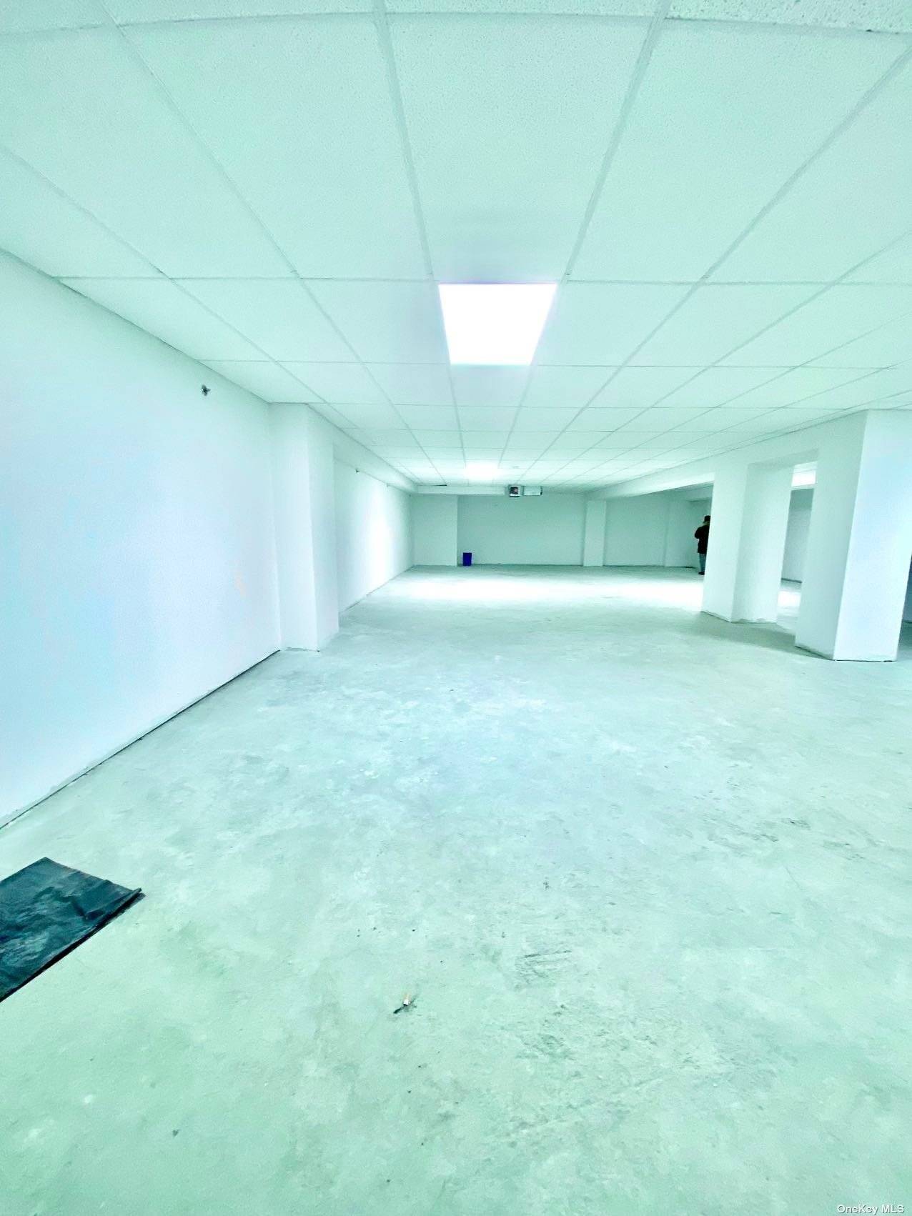 Located Northern Blvd and 146 St, Near H mart supermarket.