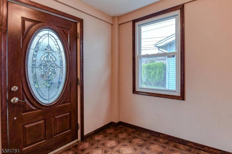 AAA Move In Condition This charming Hillside colonial has been lovingly cared for, for more than half a century, ensuring exceptional maintenance and pride of Ownership.