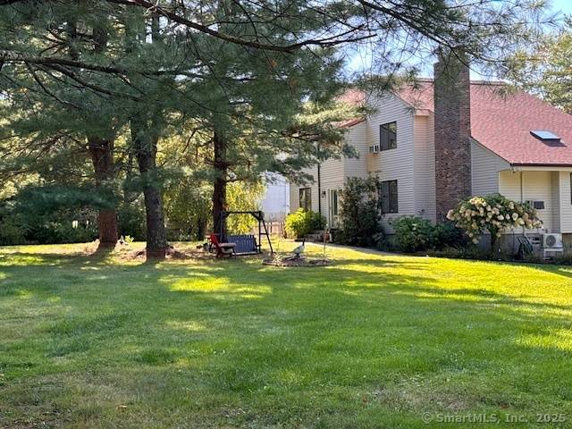 Spacious 6 Bedroom Home with Over 3, 100 Sq Ft on nearly an acre in the heart of Simsbury.