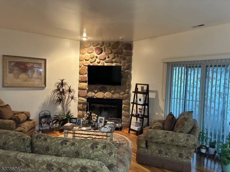 Move right in and enjoy what this location has to offer.