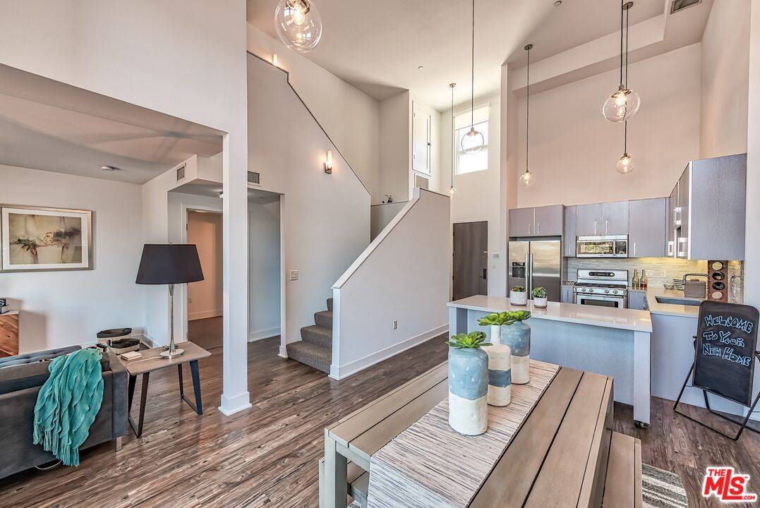 1168  S Barrington Ave 3BR Brentwood La