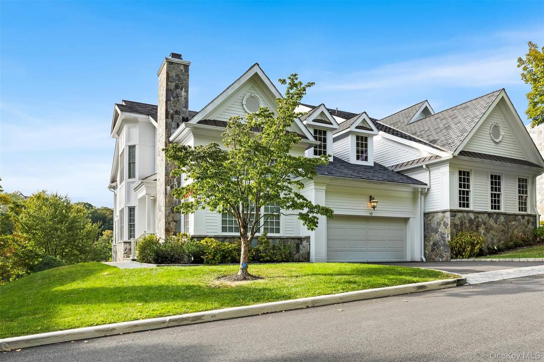 Experience refined living at Trump National Golf Club, Briarcliff Manor.