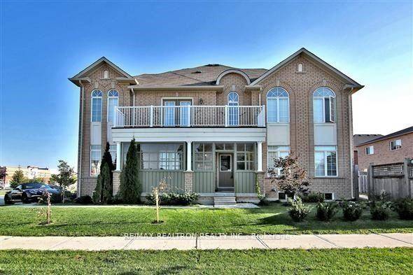 Nice 4 Large Bedroom Semi Detached In High Demand Wismer Community !