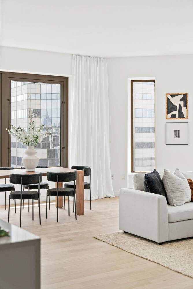 Platinum Properties is proud to present Residence 34C at 75 Wall Street, a stunning home offering sweeping southern, eastern and western city views, a spacious home office and a massive ...