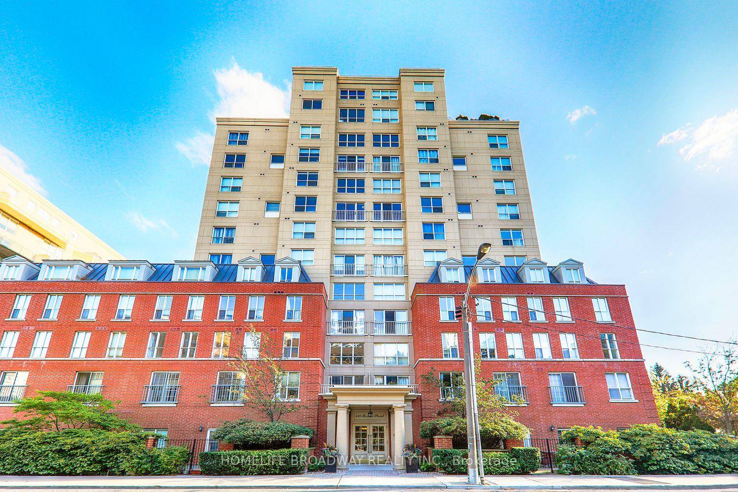 Beautiful and Well Managed Boutique Condo in the Heart of Davisville Village.