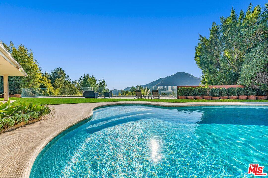 2177 Summitridge Dr 4BR Beverly Hills Post Office | B.H.P.O. La