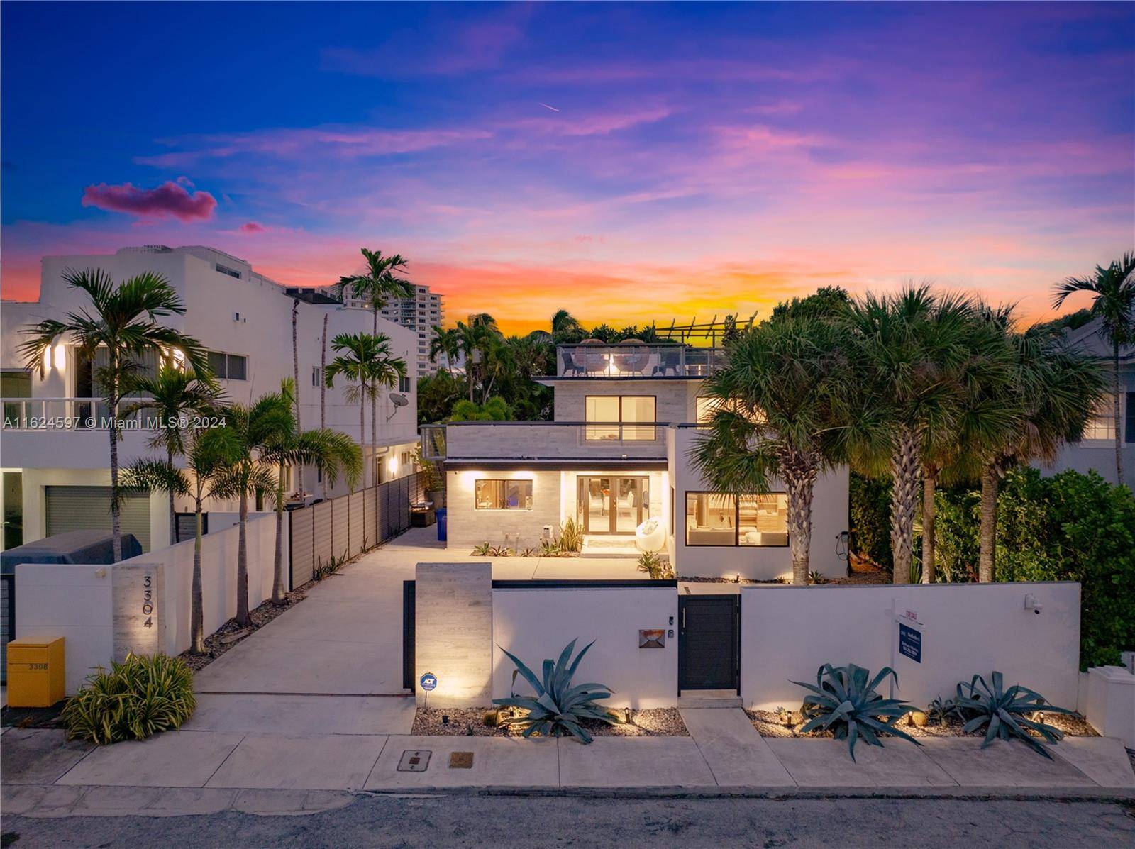 Explore a profitable investment opportunity a stunning property generating over 25, 000 per month through short term rentals, supported by a strong business model and future bookings on top platforms.