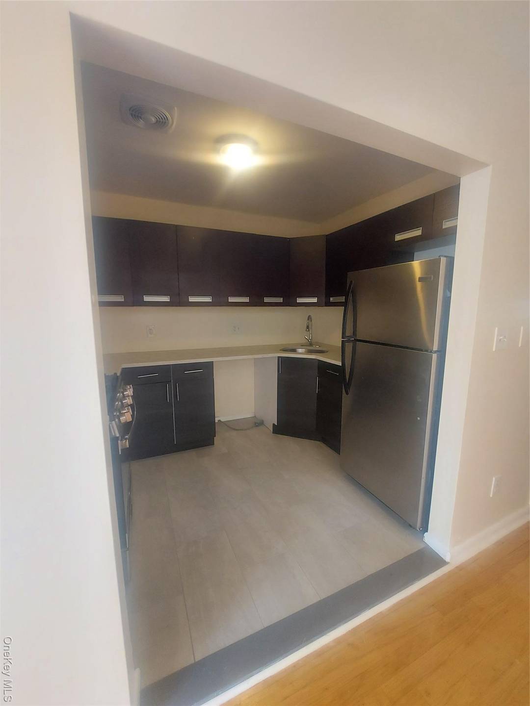 Spacious 3 Bedroom, 2 Bath Apartment in East Flatbush, Brooklyn Welcome home to this bright and inviting 3 bedroom, 2 bath apartment located on the second floor of a well ...