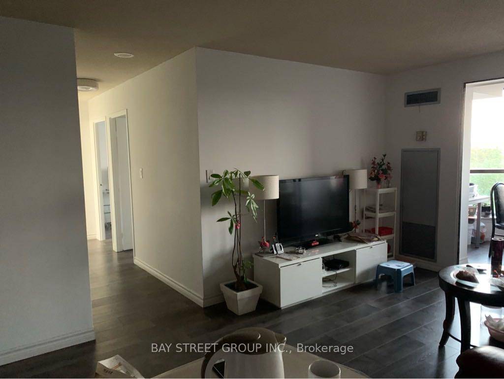 Welcome to this bright and spacious condo located in the highly desirable 55 Bamburgh Circle community.