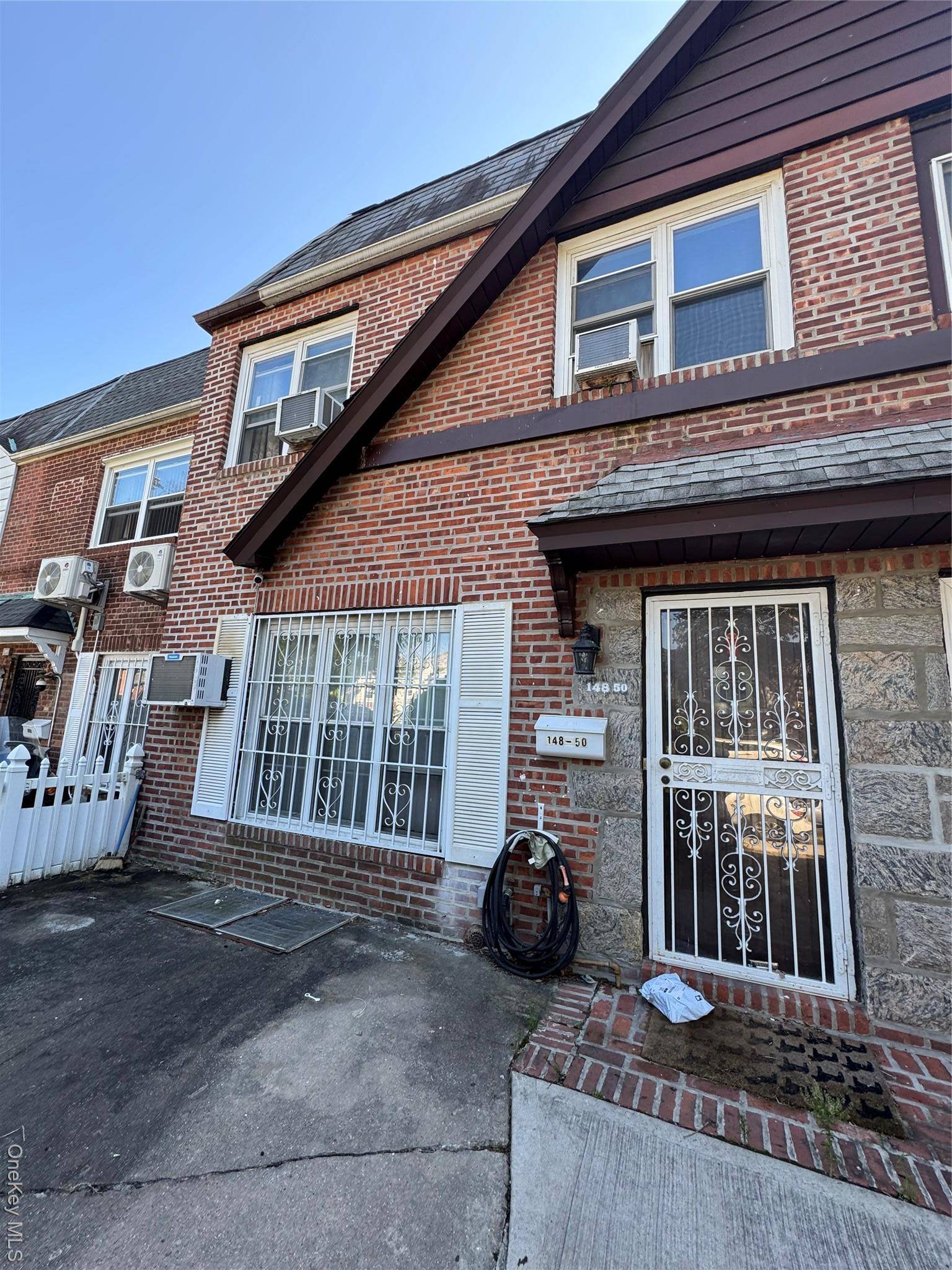 Welcome to this well maintained townhouse in the heart of Flushing !