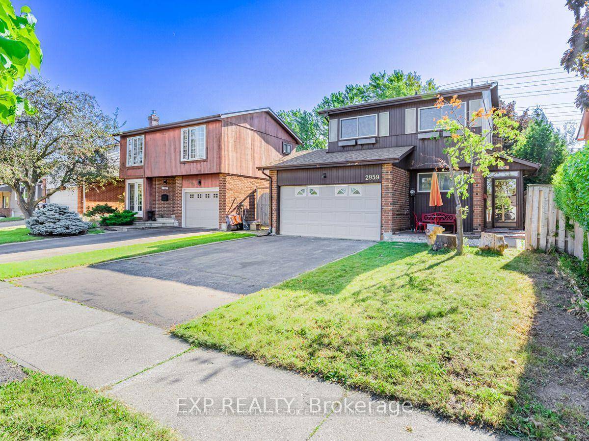 Wow... 4 2Br with 3 Full Washrooms Detached House 2Br 1Wr Finished Basement Over 2000sft of living space Bright amp ; Spacious Family Home In MEADOWVALE Situated In A 40 ...