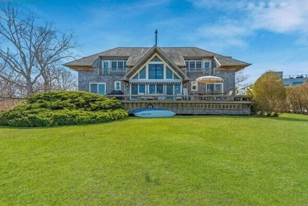 Serene Waterfront Home in Southampton