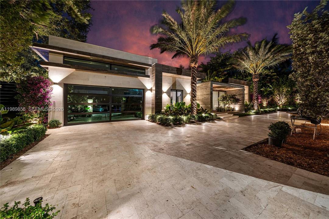 Brand New Smart Home with Separate Guest House and Resort Style Living This exceptional smart home blends timeless materials with modern luxury and resort style living.