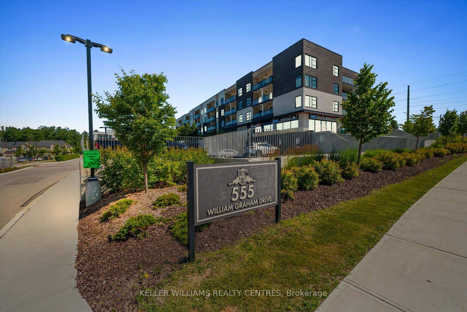 Stunning Main Level Condo in the Heart of Aurora !