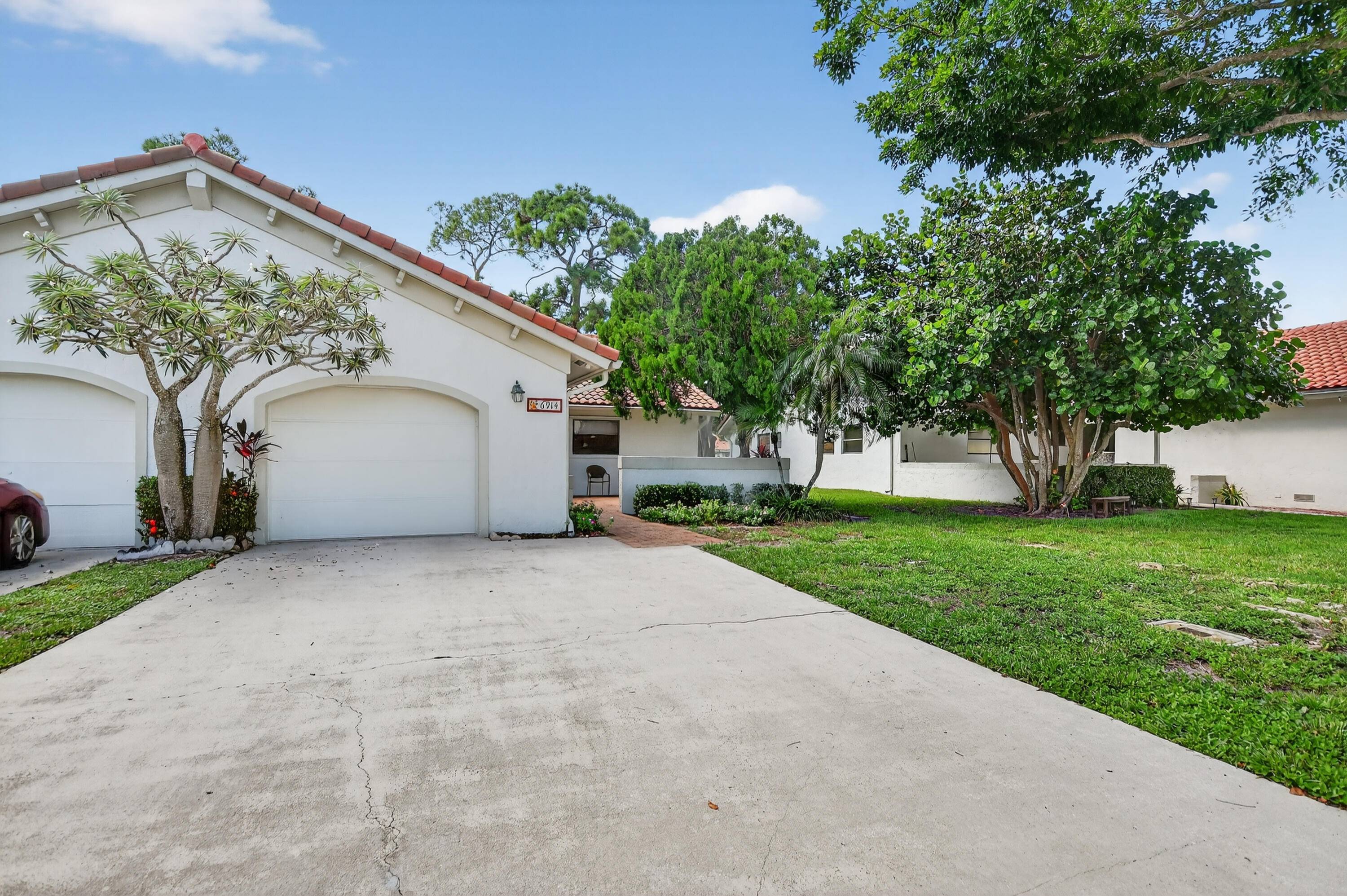 RARE OPPORTUNITY TO OWN THIS IMMACULATE CORNER UNIT VILLA WITH OVERSIZED ONE CAR GARAGE, IN THE HIGHLY DESIRABLE TIBURON II COMMUNITY !