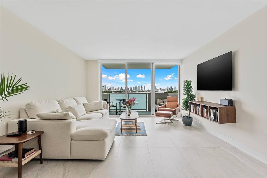 Price reduced to reflect 12 months lease only, Landlord no longer accepting 6 month leases.