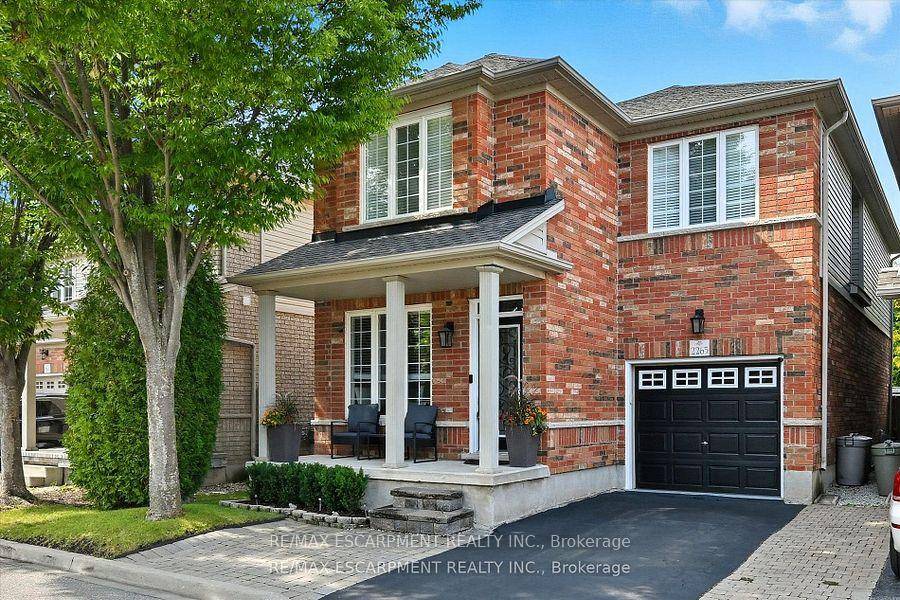 Welcome to this absolute turnkey 4 bedroom, 4 bathroom family home located in Burlingtons highly desirable Orchard community.
