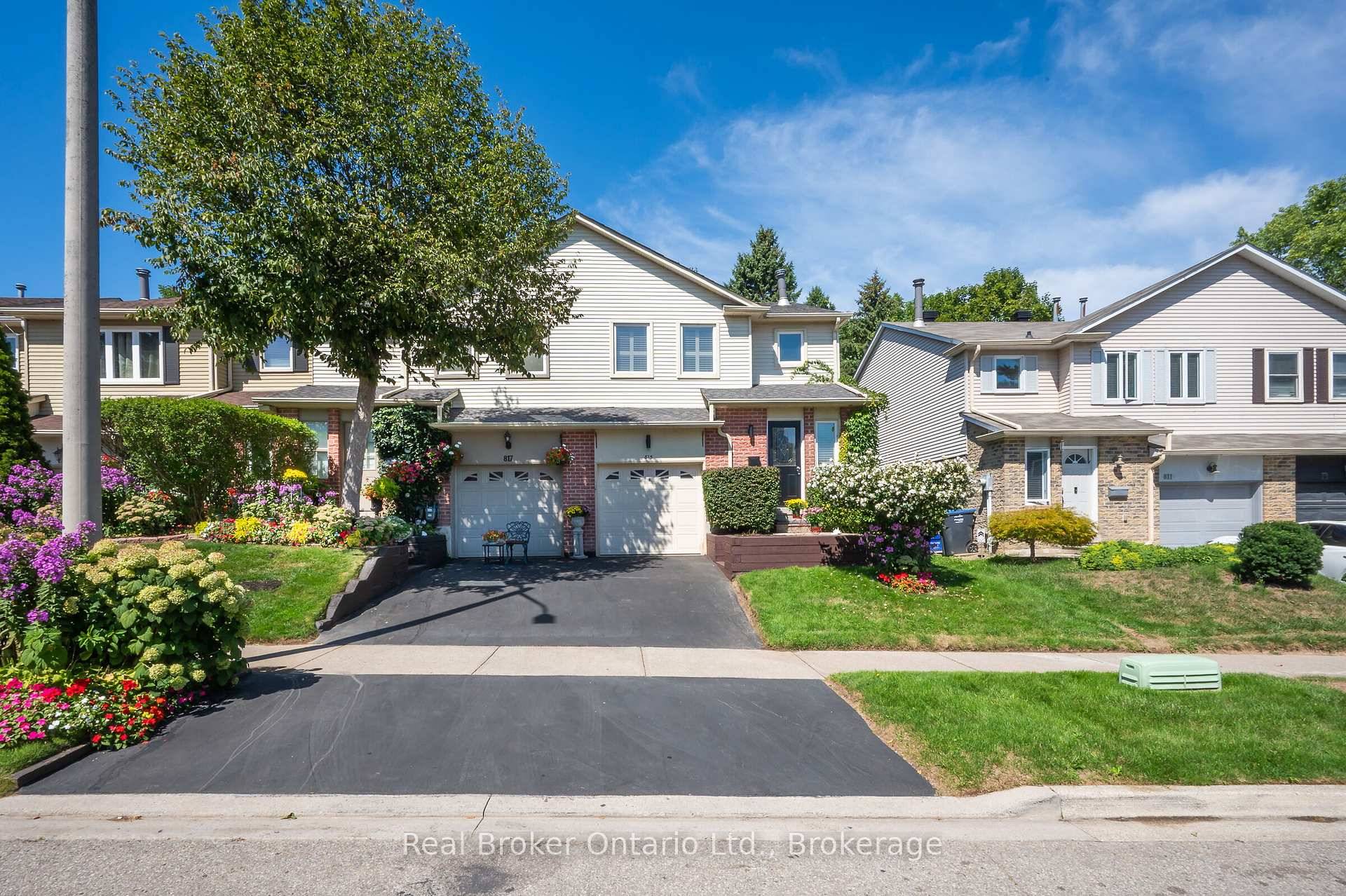 Welcome to 815 Sweetwater Crescent, a beautifully renovated freehold End Unit townhome in the prestigious Lorne Park neighbourhood.