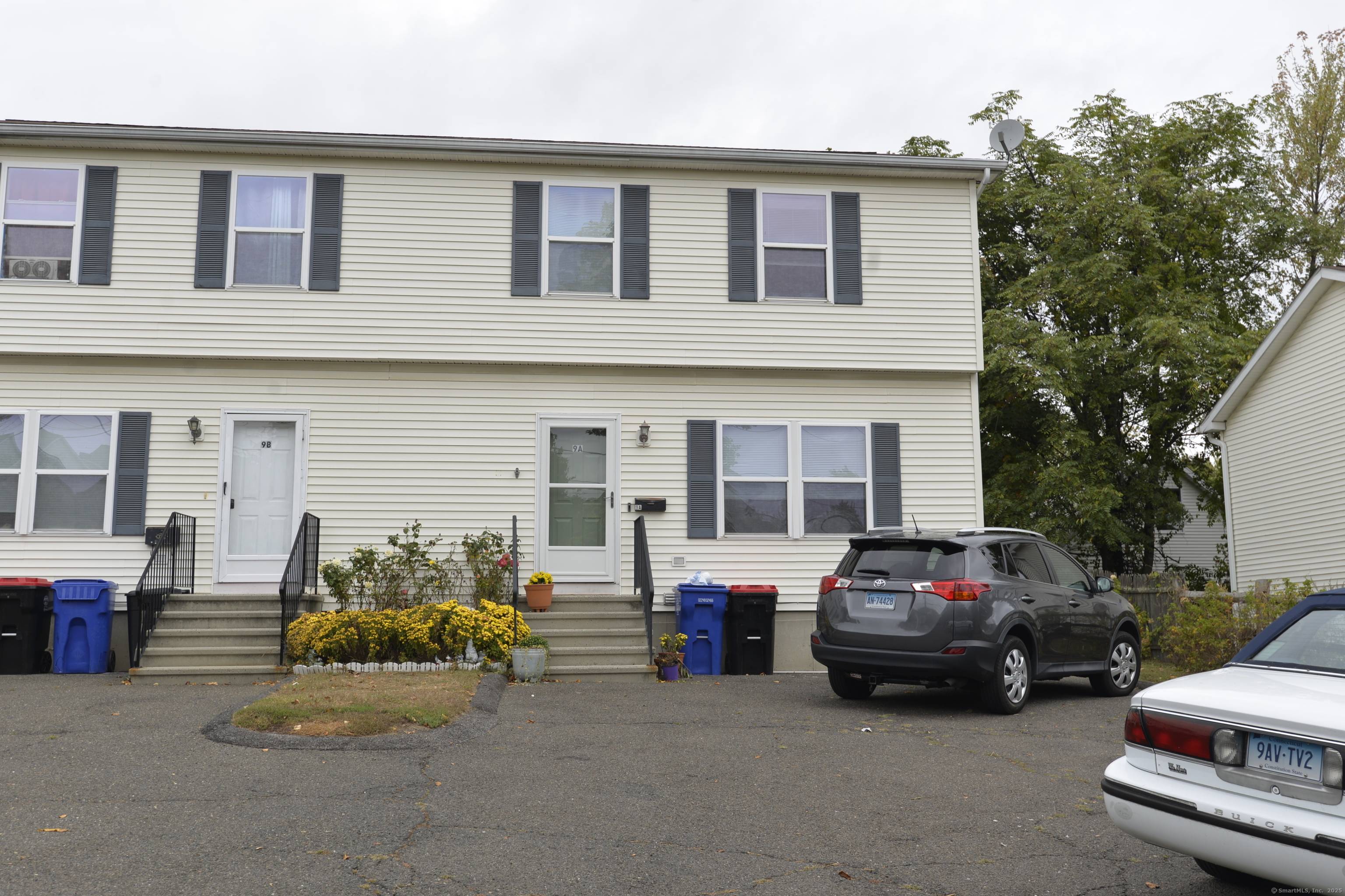 Newly painted, upgraded, beautiful 3 BR, 1.