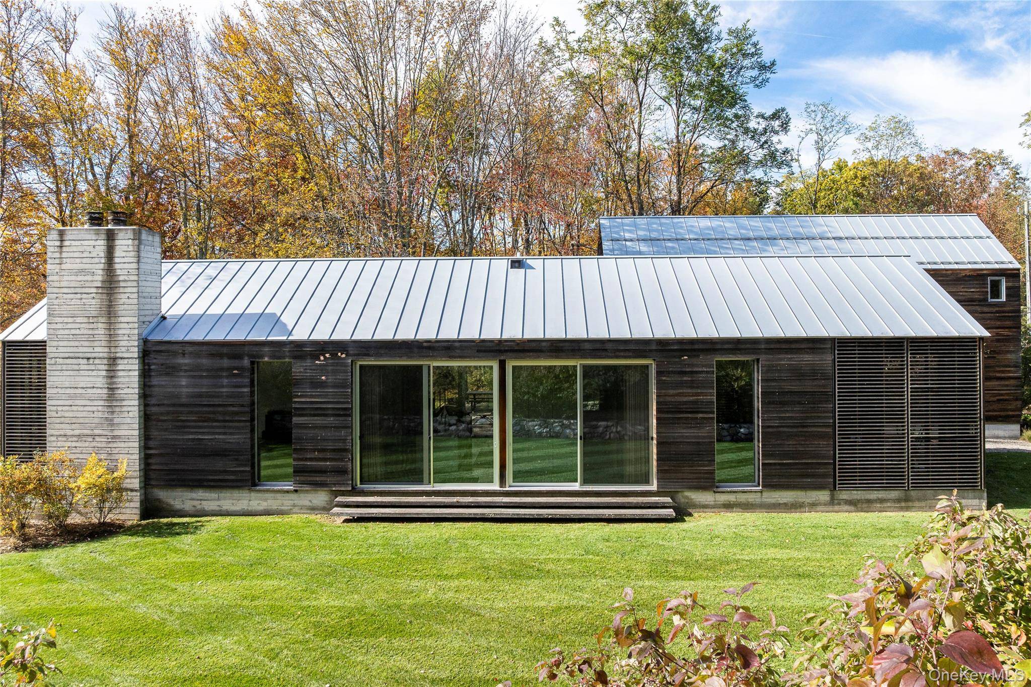 Exquisitely Designed Compound on Upton Lake Perched gracefully on the banks of the shimmering waters of Upton Lake, this distinguished compound residence by Lake Flato presents a rare opportunity to ...