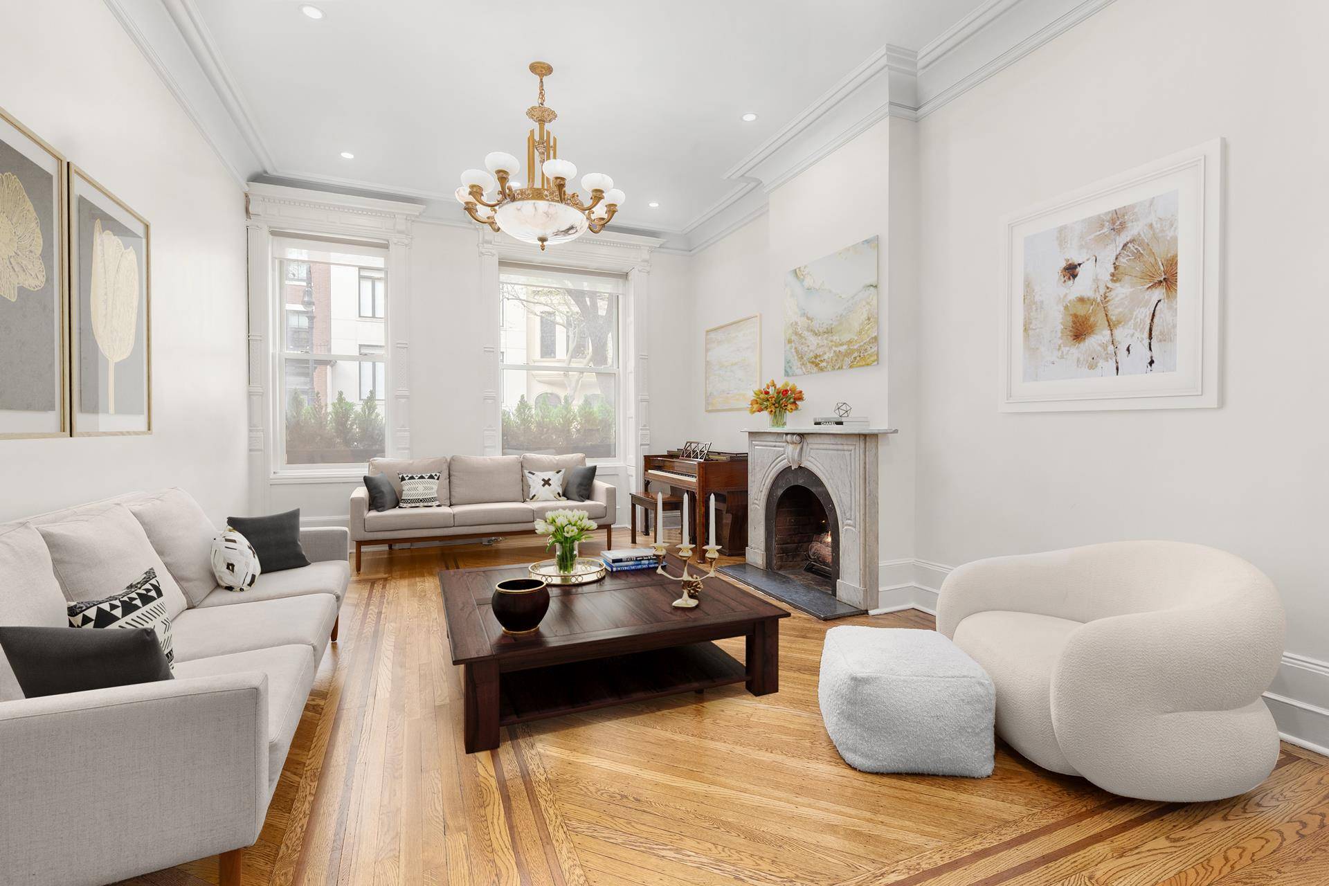 128 East 92nd Street is a newly renovated townhouse nestled on a desirable tree lined block in Carnegie Hill, just off of Park Avenue.