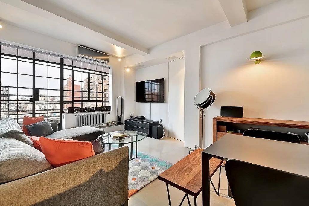 Perfect Pied A Terre or starter home.
