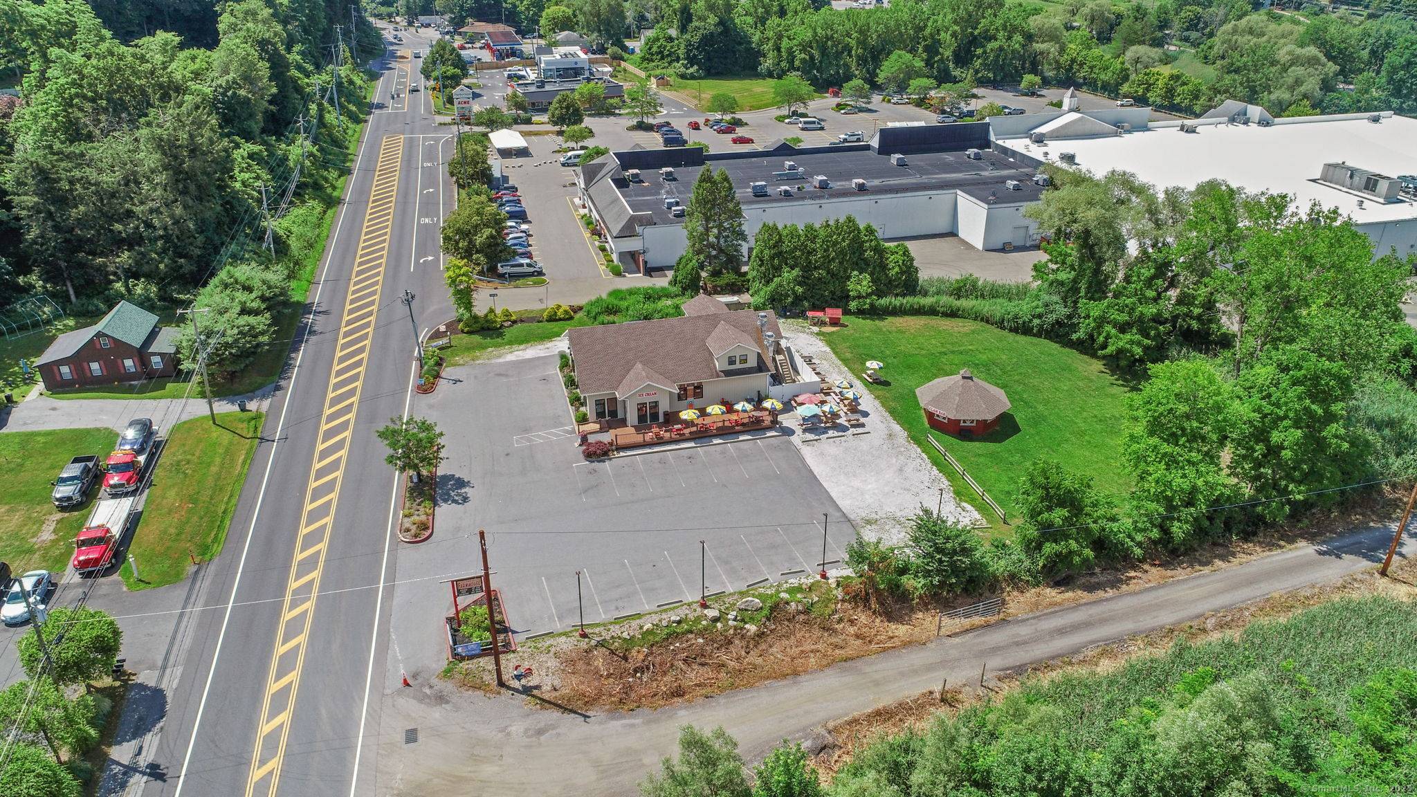 An extraordinary opportunity to own The Farmhouse, a thriving turn key fast casual restaurant rooted in decades of tradition and beloved by the local community.
