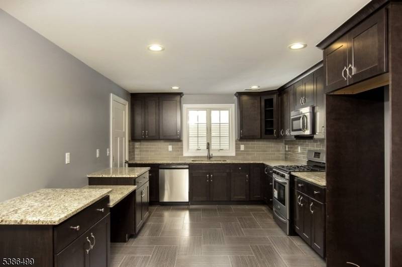 EXCELLENT LOCATION CLOSE TO TRAIN AND CENTER OF TOWN.