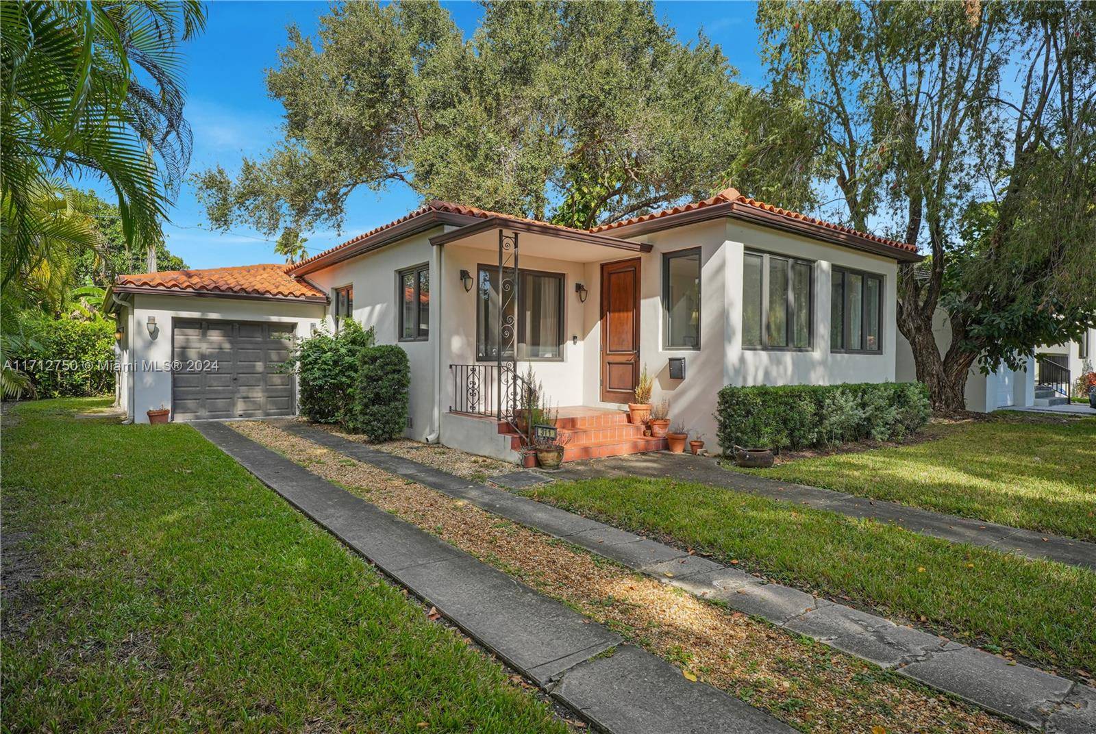Prime location in the heart of Coral Gables !